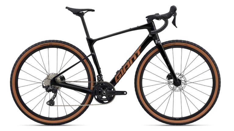 Giant Revolt Advanced 2 Carbon 2026.jpg