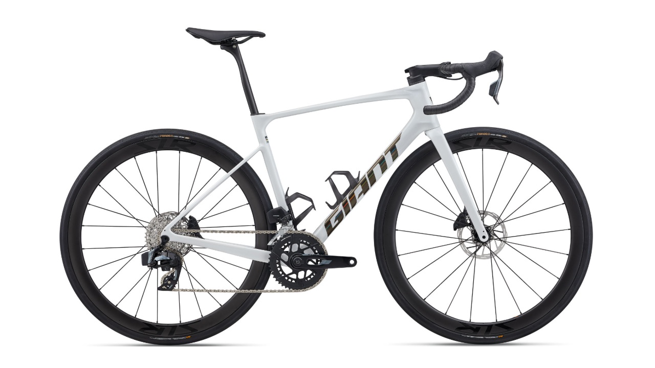 Giant Defy Advanced Pro 1 Weiß - Endurance.jpg