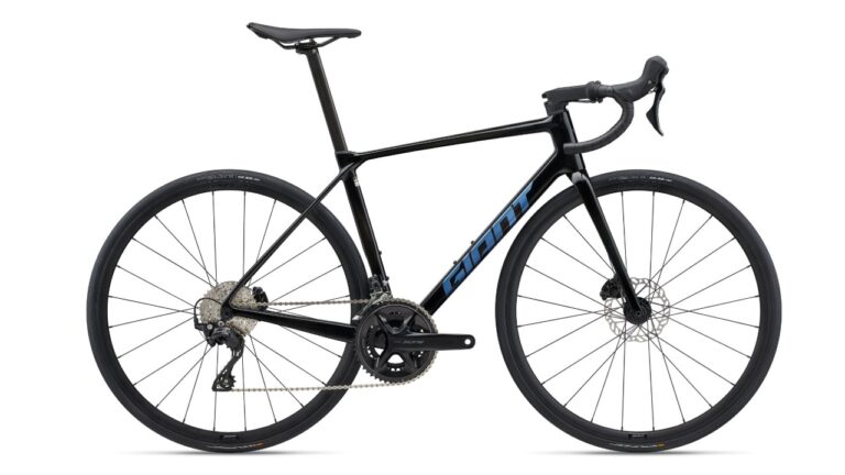 Giant TCR Advanced 2 Carbon 2025.jpg