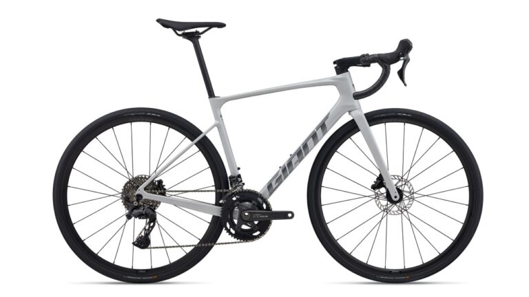 Giant Defy Advanced 3 Good Gray - Endurance 2026.jpg